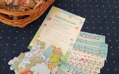 Wspólne zabawy grupy Motylków ze Żłobkiem w ogrodzie przedszkolnym